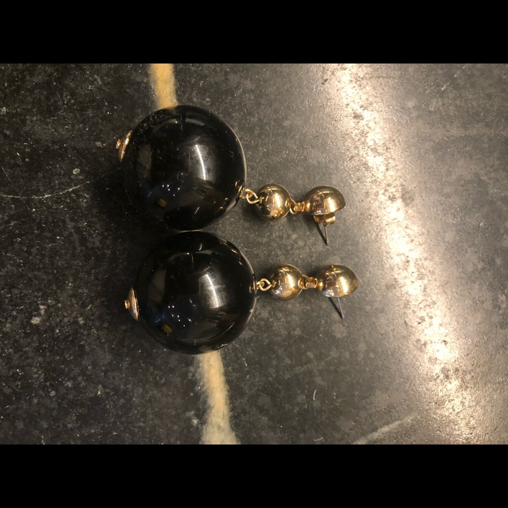 Black round earrings